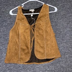 Vest NWT